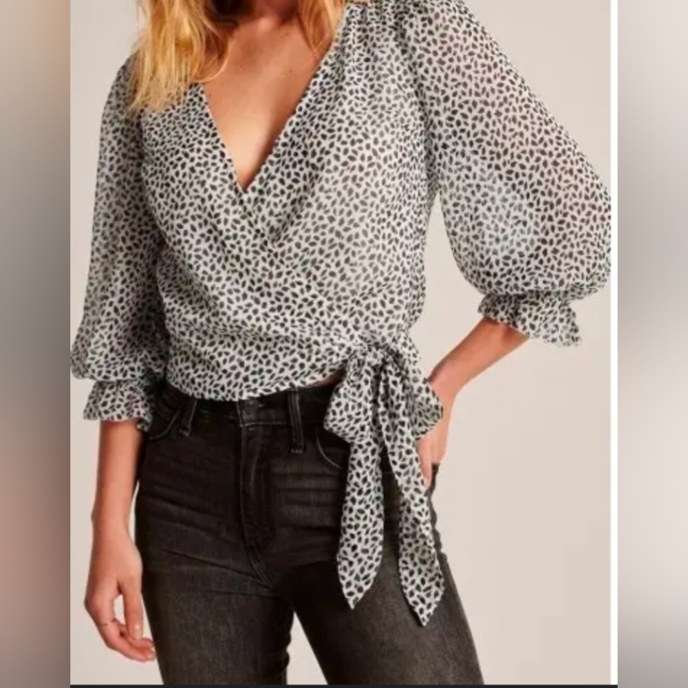 Abercrombie & Fitch Black and White Wrap Blouse - Picture 4 of 12